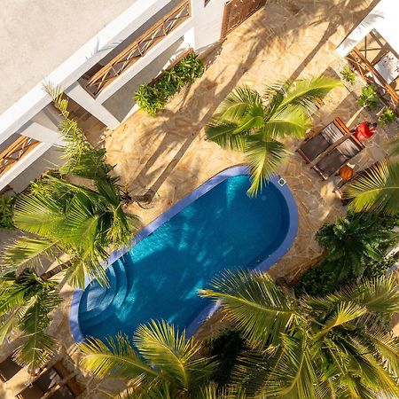 Karibu Beach Resort Понгве Экстерьер фото