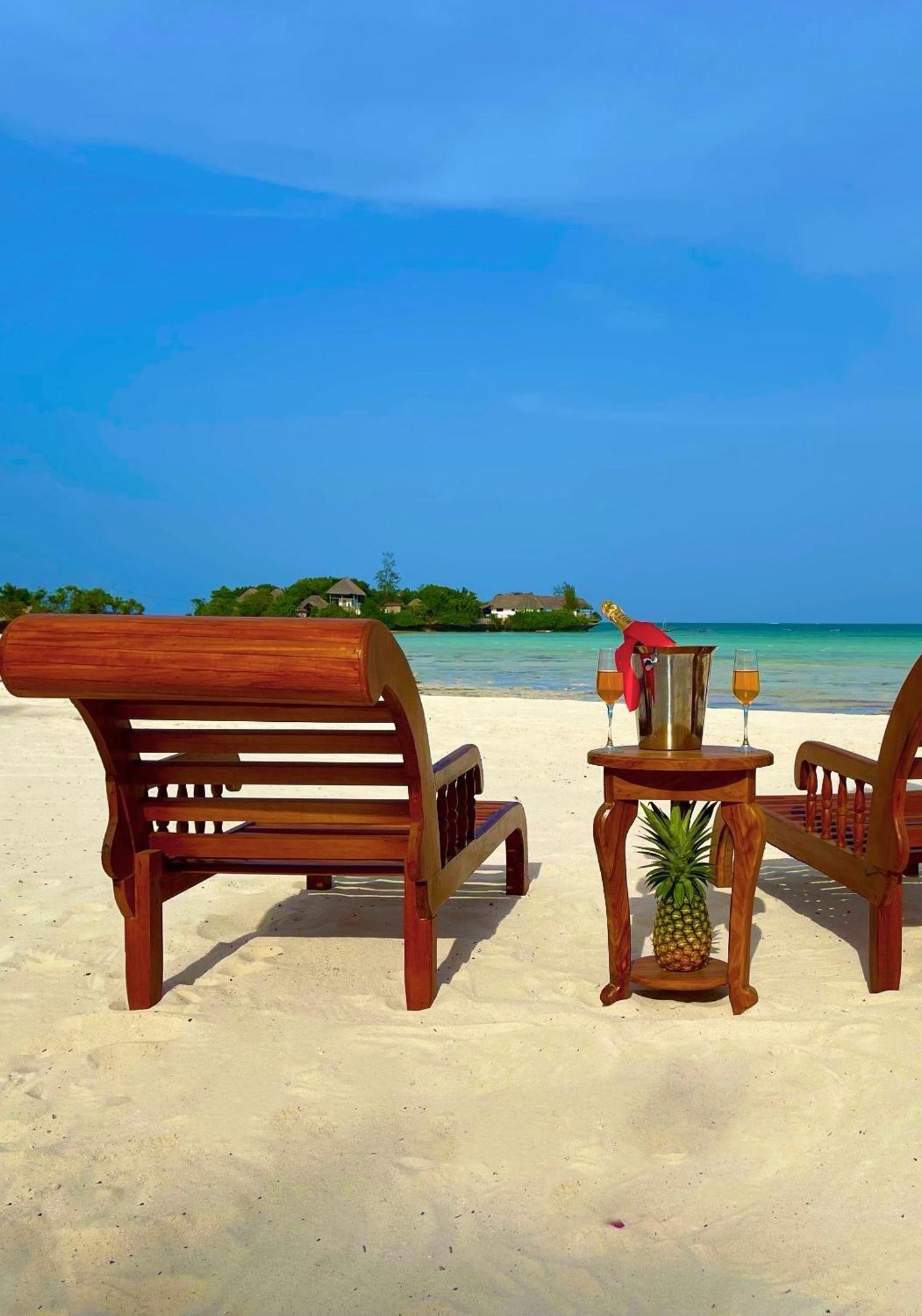 Karibu Beach Resort Понгве Экстерьер фото