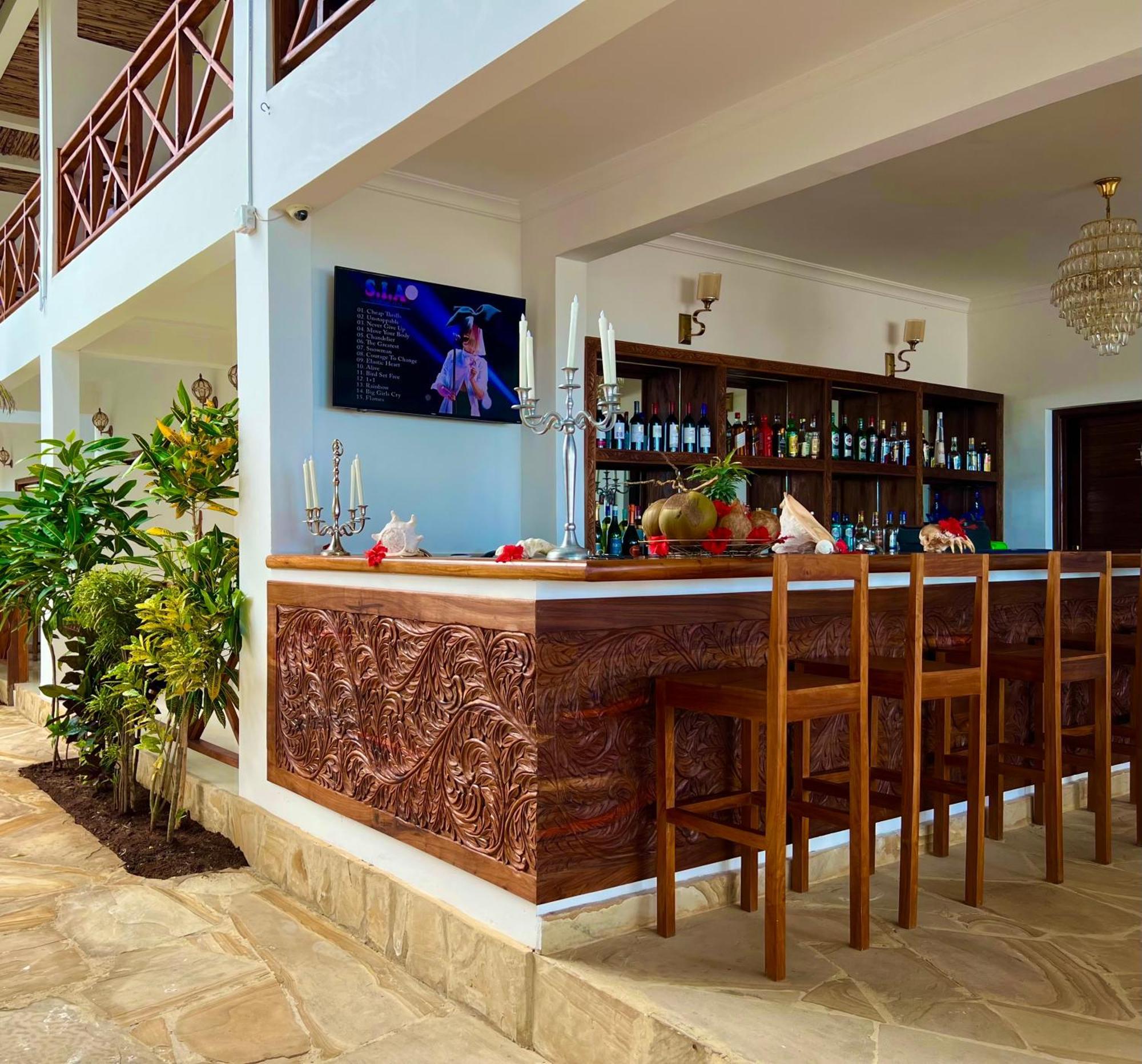Karibu Beach Resort Понгве Экстерьер фото