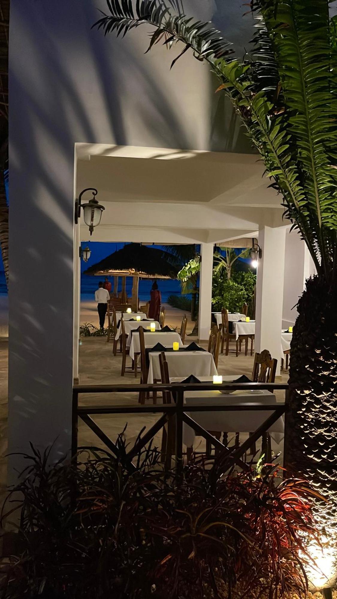 Karibu Beach Resort Понгве Экстерьер фото