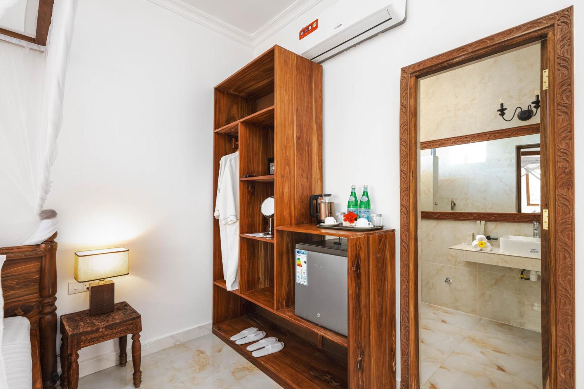 Karibu Beach Resort Понгве Экстерьер фото
