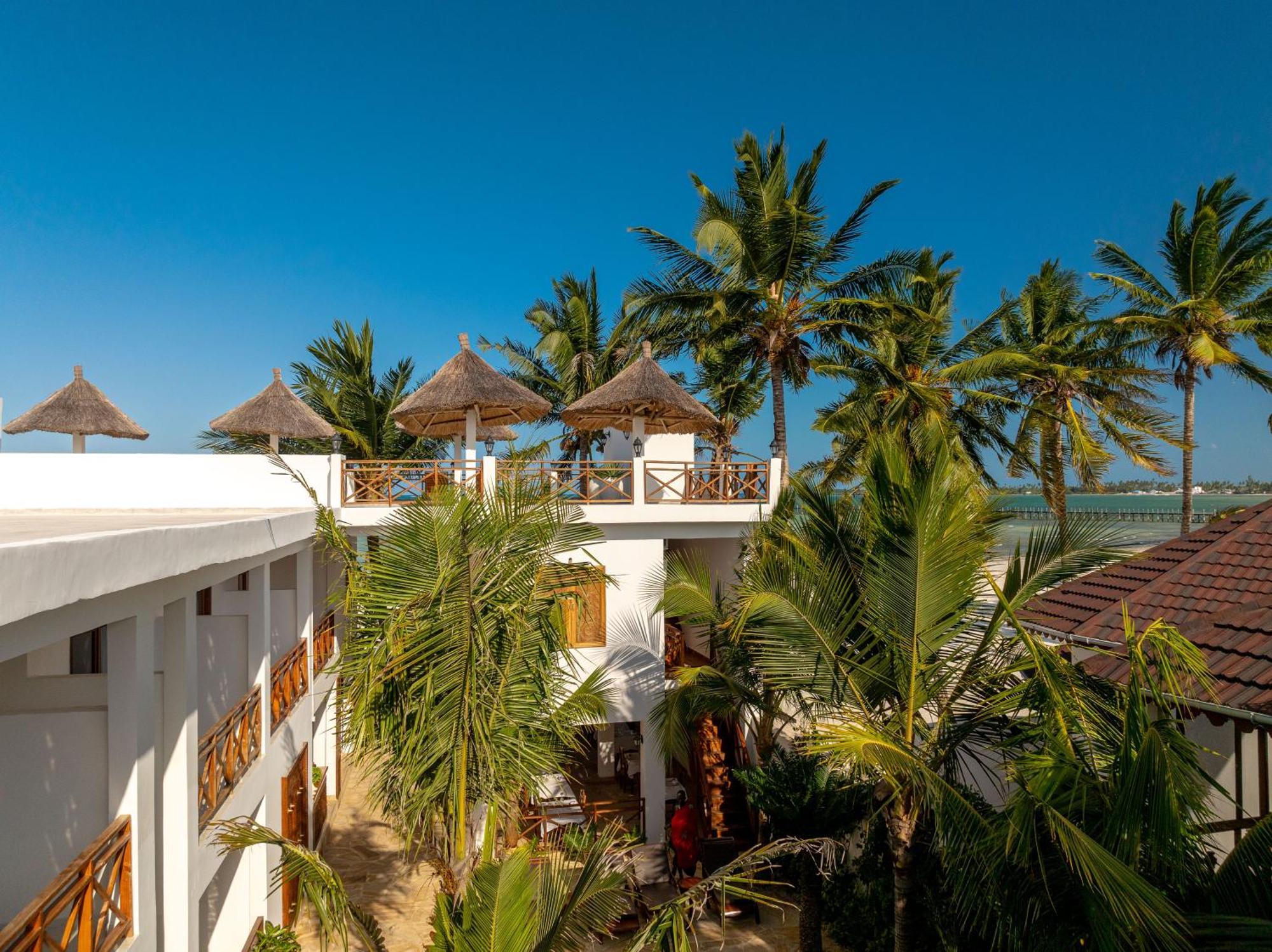 Karibu Beach Resort Понгве Экстерьер фото