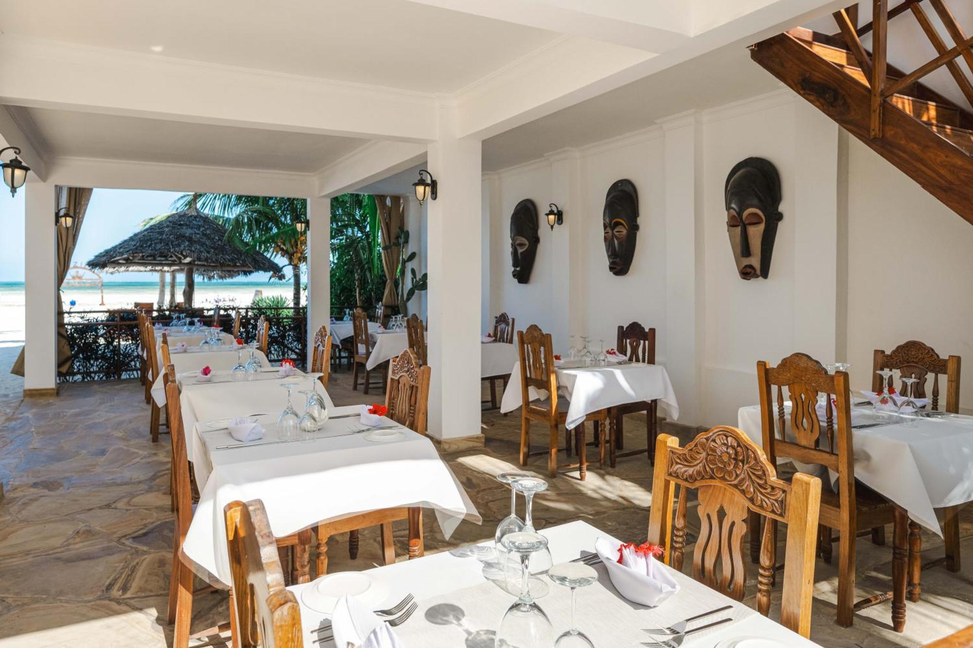 Karibu Beach Resort Понгве Экстерьер фото