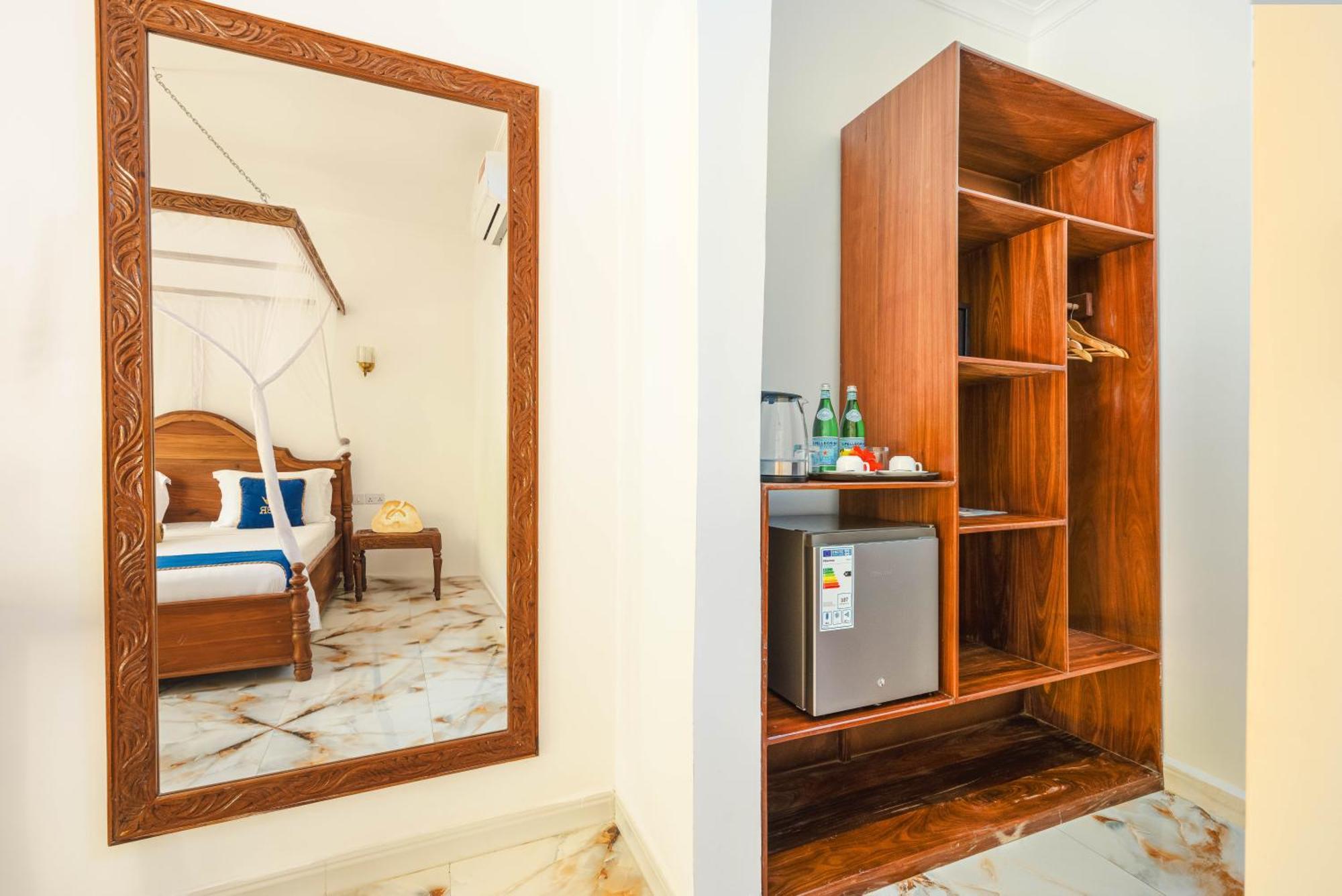 Karibu Beach Resort Понгве Экстерьер фото