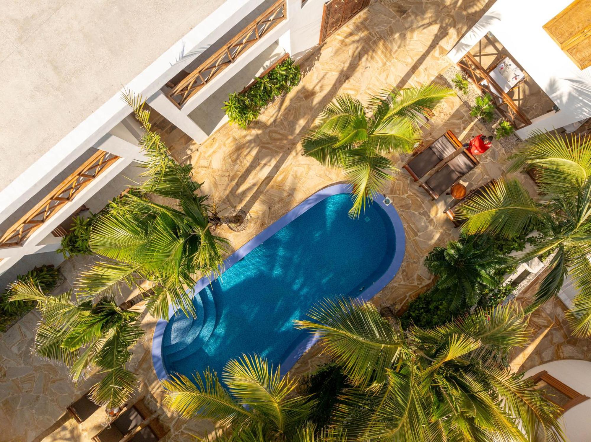 Karibu Beach Resort Понгве Экстерьер фото